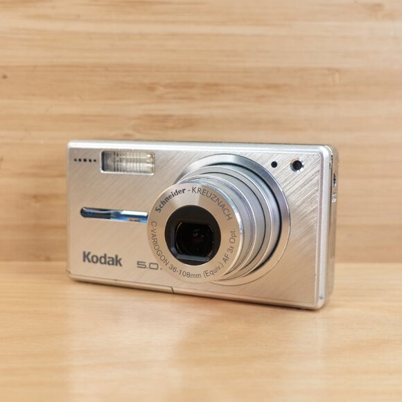 Kodak EasyShare V530 / 5MP Stylish Digital Camera / Compact / Tested & Working - Picture 1 of 12